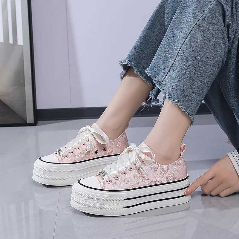Wen Canvas Skating Shoes Casual Flat Sports Shoes Fem Fashion Cfort Slip on Sports Shoes Platform Vcani Shoes Y250320