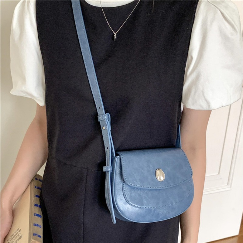 Simple Niche Style Solid Colored Shoulder Bag Classic Retro Design Messenger Bag