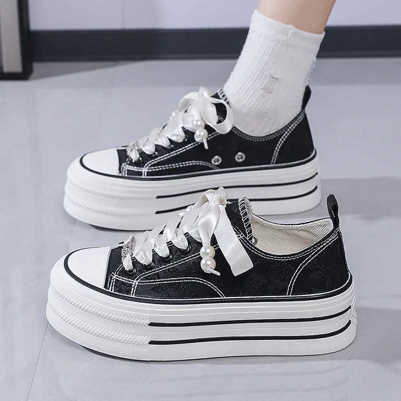 Wen Canvas Skating Shoes Casual Flat Sports Shoes Fem Fashion Cfort Slip on Sports Shoes Platform Vcani Shoes Y250320