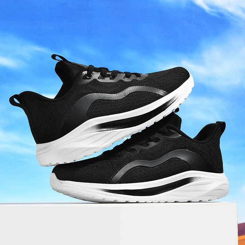 Mens tennis shoes are breathable comfortable and smooth for outdoor use. They are fashionable lightweight and suitable for summer running Y250320
