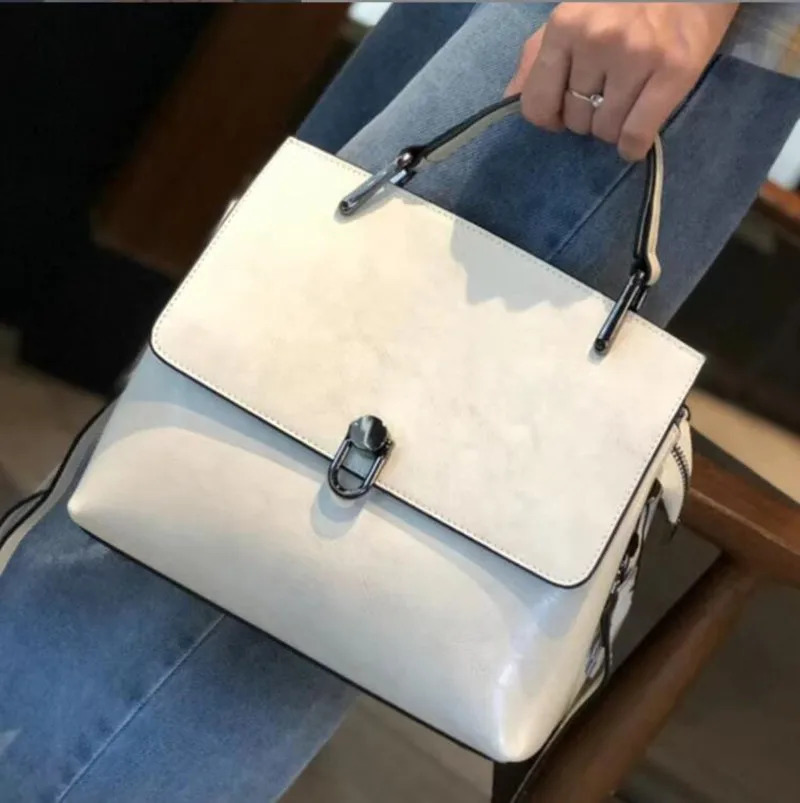 Home>Products>Genuine Cow Leather Bag>Womens Shoulder Bag>Fashion and Leisure Womens Bag Portable Messenger 250320