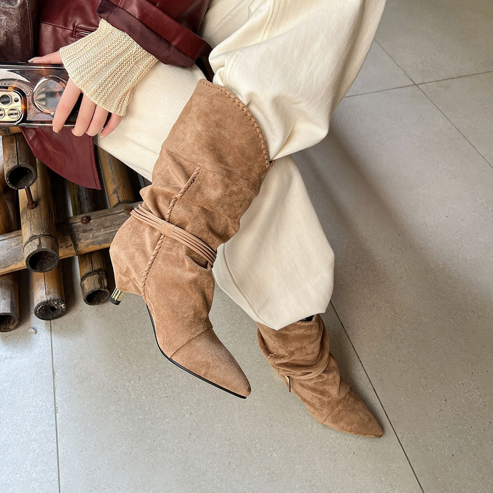 2025 pointed short for women with height increasing folds, two wearing niche frosted cat and western cowboy pile boots