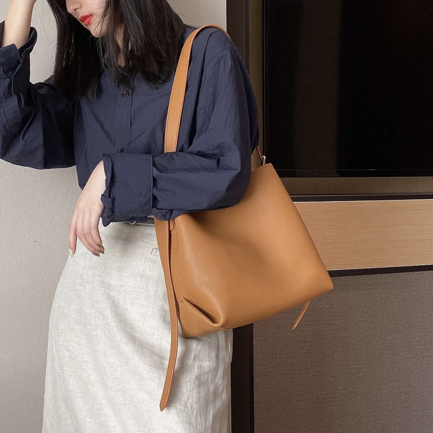 New Elegant Pure Blue Solid Color Bucket Medium Fashion Cowhide Leather Women Shoulder Bag OL Office Lady Business Handbag