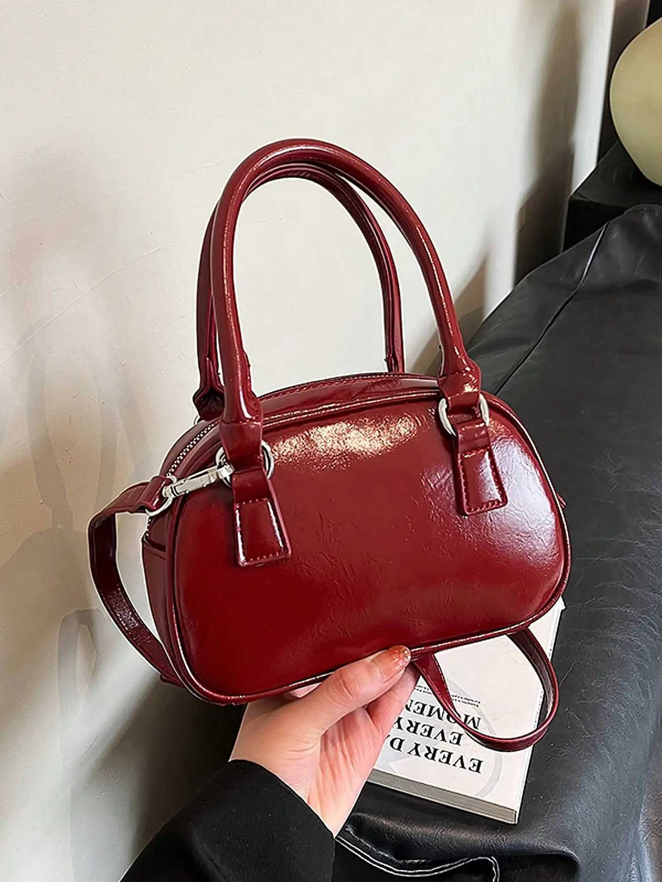 2024 New Korean Handheld Bowling Bag Retro Cross Body Bag Casual Small Square Bag Y250320