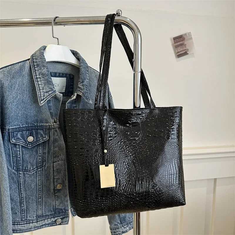 Fashion casual womens shoulder bag silver gold black bottom handbag PU leather womens large hand bag Sac Y250320