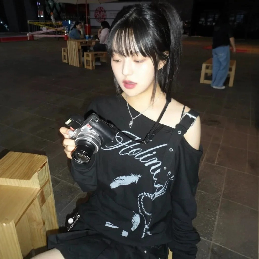 Korean Early Spring Spicy Harajuku Print Asymmetric Shoulder Banded Sweatshirt Womens Top Half Open Collar China Origi 250320