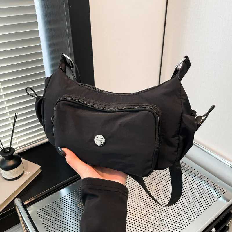 Fashionable womens canvas crescent cross body bag version suitable for streetwear and daily wear multifunctional accessory Y250320