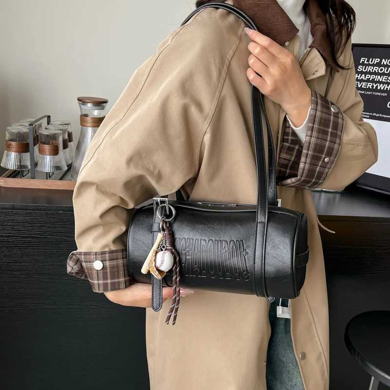 Womens Multi functional Cylindrical Shoulder Bag 2024 Winter Latest Designer Handbag Luxury Cross Body Bag Y250319