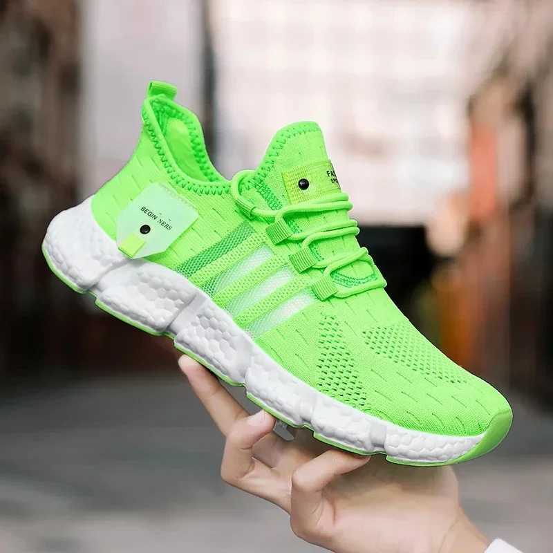 New high-quality sports shoes for men in warm summer breathable and fashionable lightweight running tennis shoes comfortable and casual shoes large si