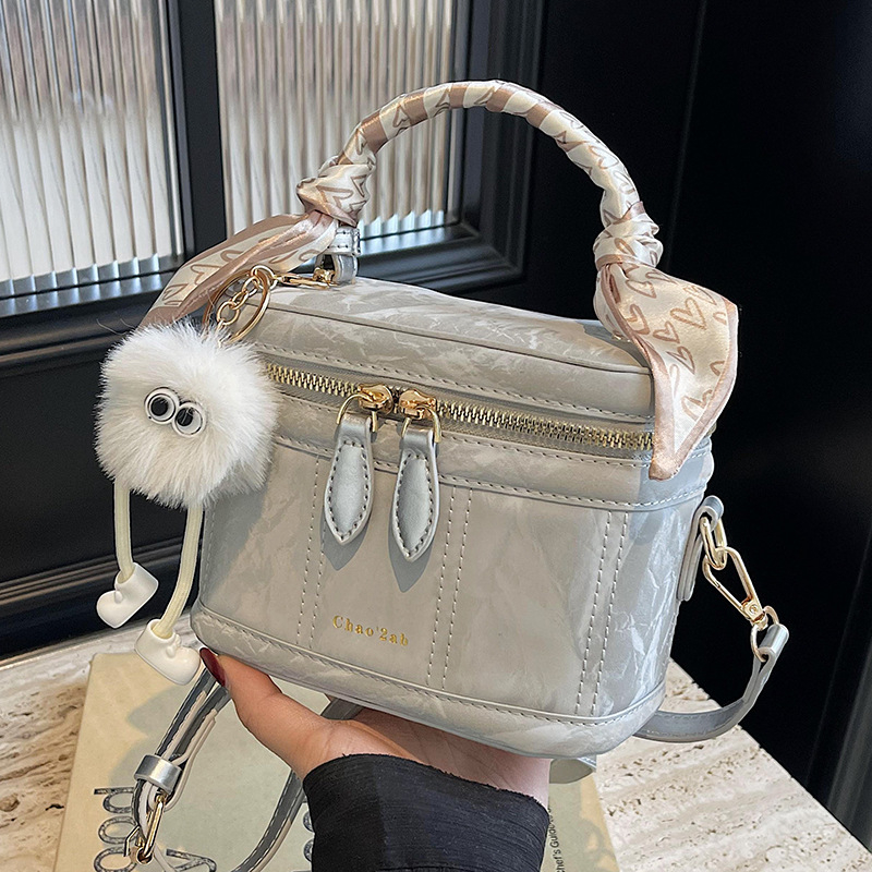 2025 Designer free designer 3 shipping Shoulder Bags for woman Casual Fashion vintage Tassel Ribbons black bucket