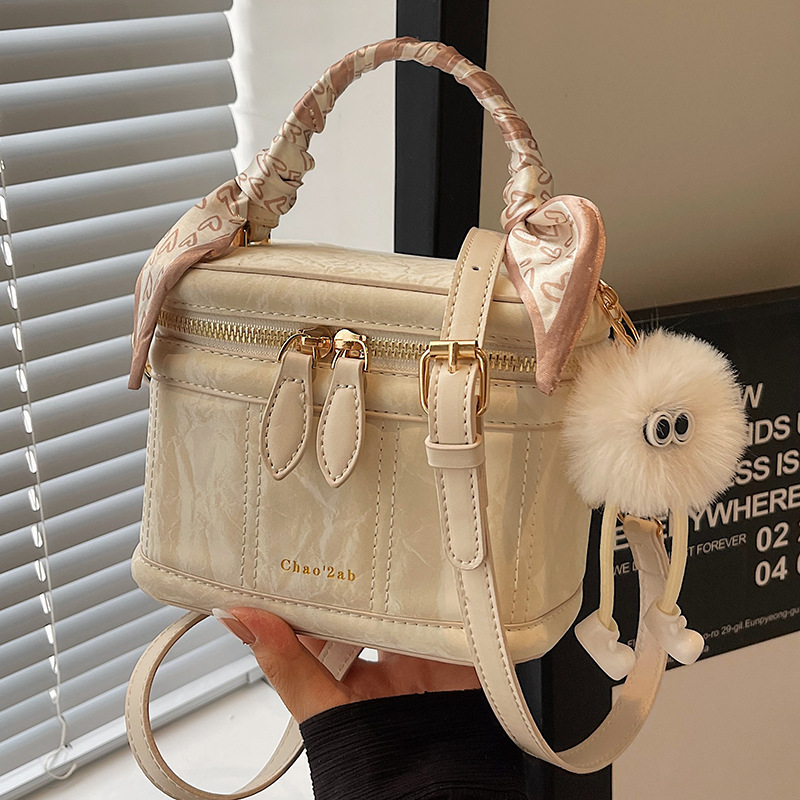 2025 Designer free designer 3 shipping Shoulder Bags for woman Casual Fashion vintage Tassel Ribbons black bucket