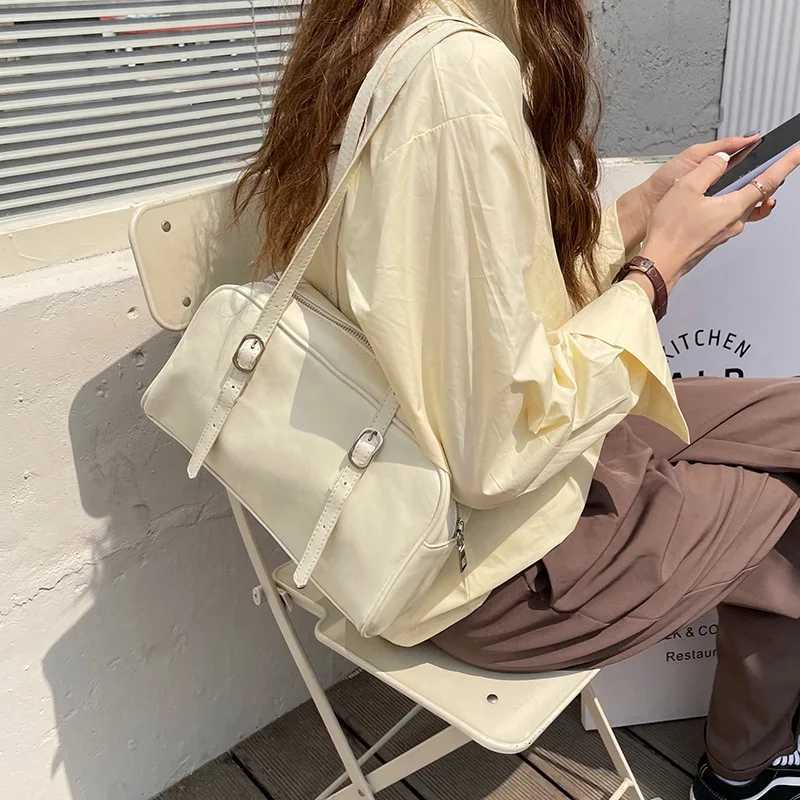 Green commuting shoulder bag womens luxury designer handbag solid color shoulder bag large capacity pillow lower arm bag Y250320