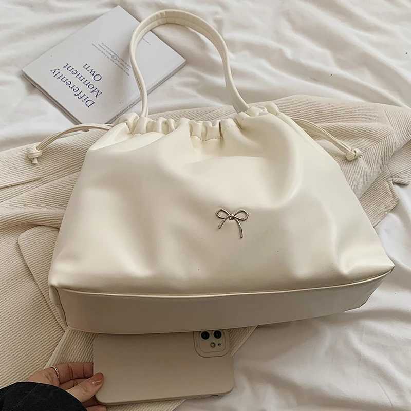 2024 New Summer Large Capacity Folding Cloud Bag Underarm Bag Simple Fashion Casual Shoulder Bag Cross Body Bag Y250319