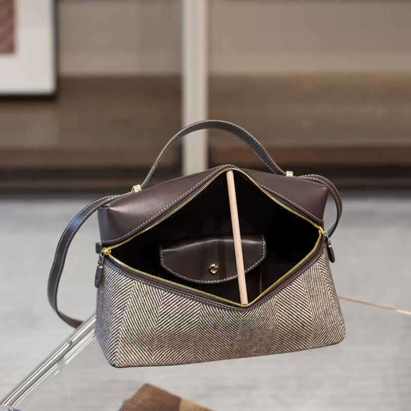27 lunch box European and American high-end single shoulder crossbody women's underarm bag, 2025 new casual versatile fashion clothing