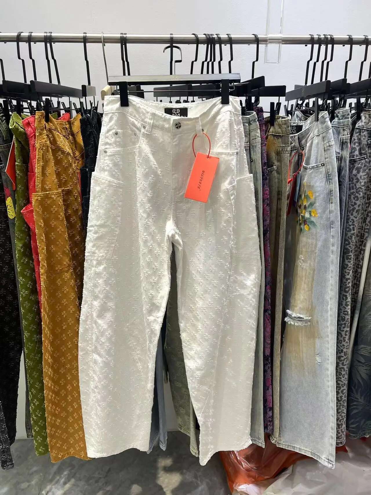 Designer Jeans New Personalized Jacquard Pattern Retro Emed Y2K Street Wear Jeans Long Pants Straight Tube Loose Men's Fashionable Jeans
