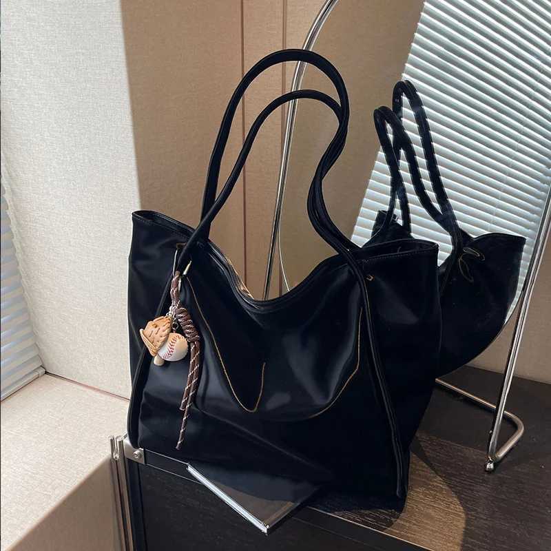 Black large capacity womens 2024 new simple soft leather shoulder bag womens handbag Y250320