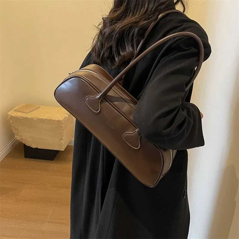 Advanced Sense Retro Pu Zipper Womens Shoulder Bag Trend 2024 Light Luxury Hot Selling Womens New Bolsas Femininas Y250319