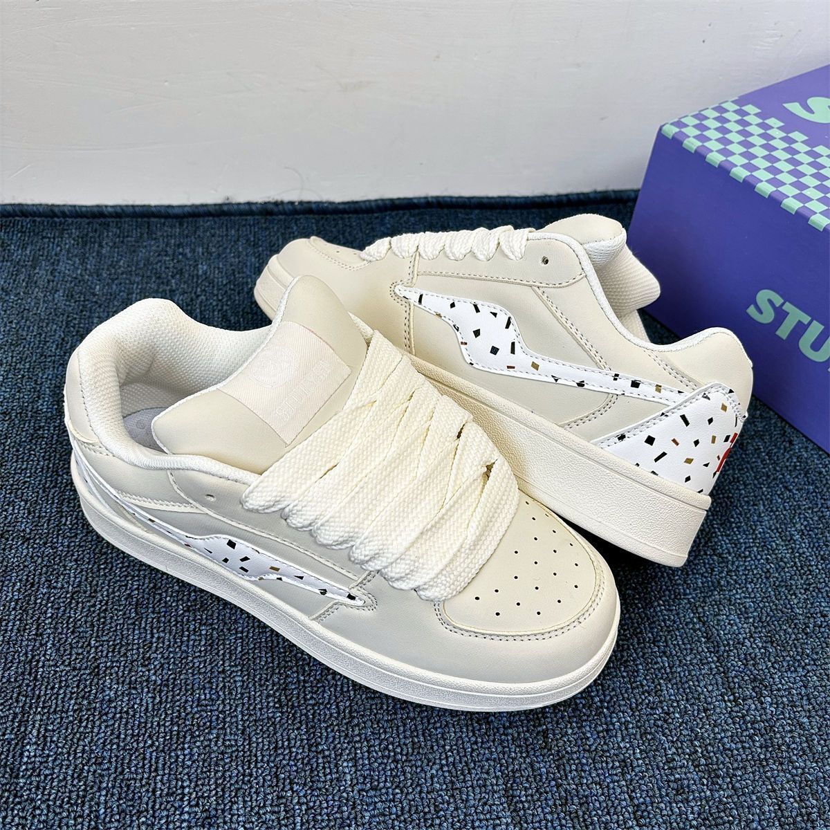 2025 new Korean version thick soled cream board designed for female students with multifunctional casual white shoes, fashionable bread shoes by desig