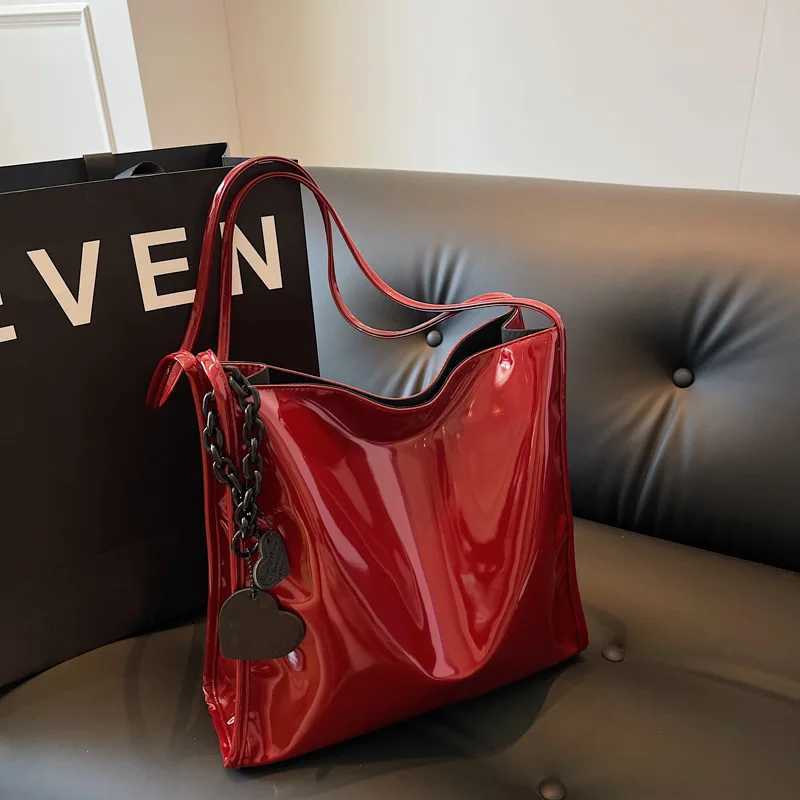 Luxury Designer Womens Fashion Patent Leather Glossy Underarm Shoulder Bags Large Capacity Commuting Handbags Y250320