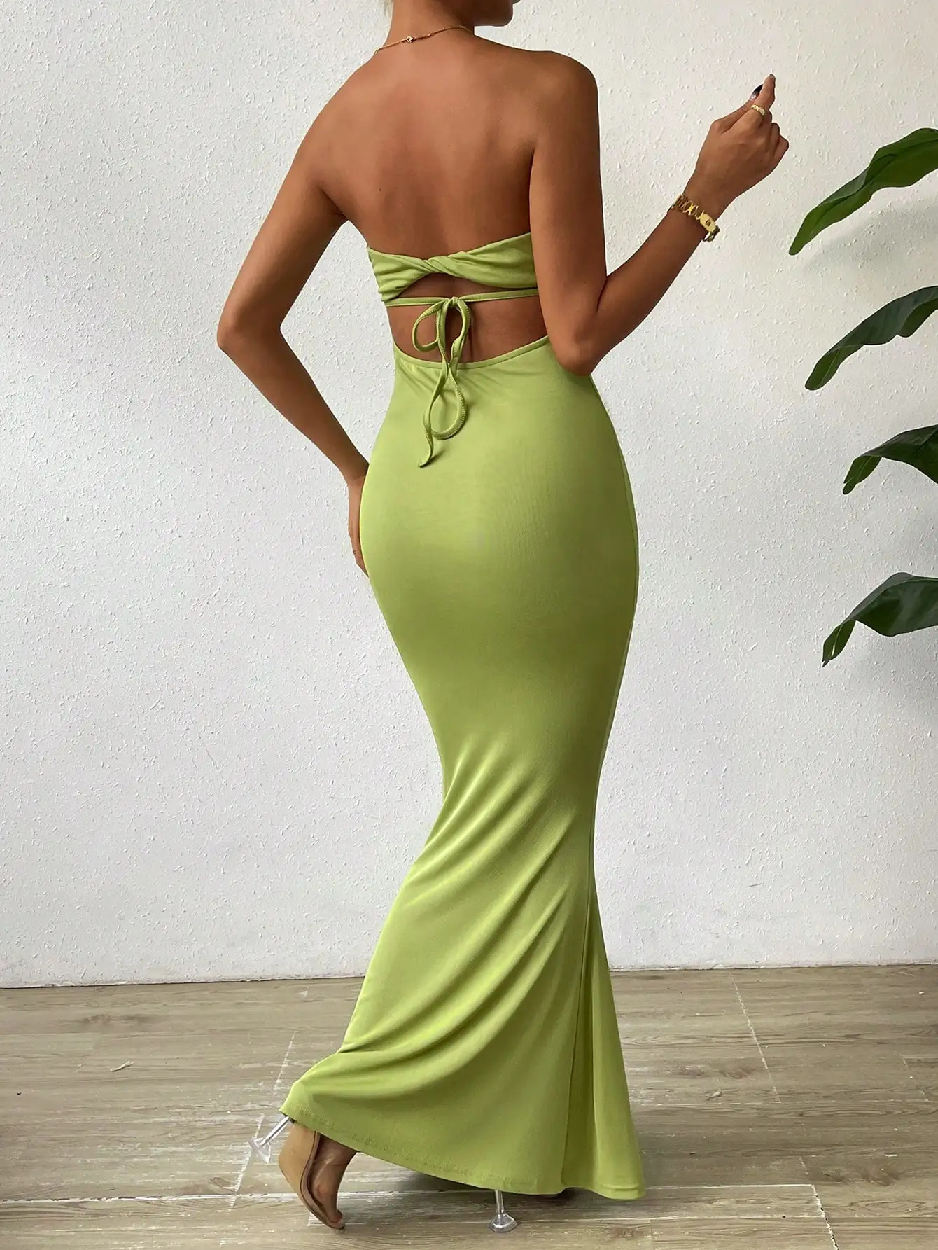 Stylish and elegant womens dress strapless sleeveless backpacks hips chest folds sexy 250320