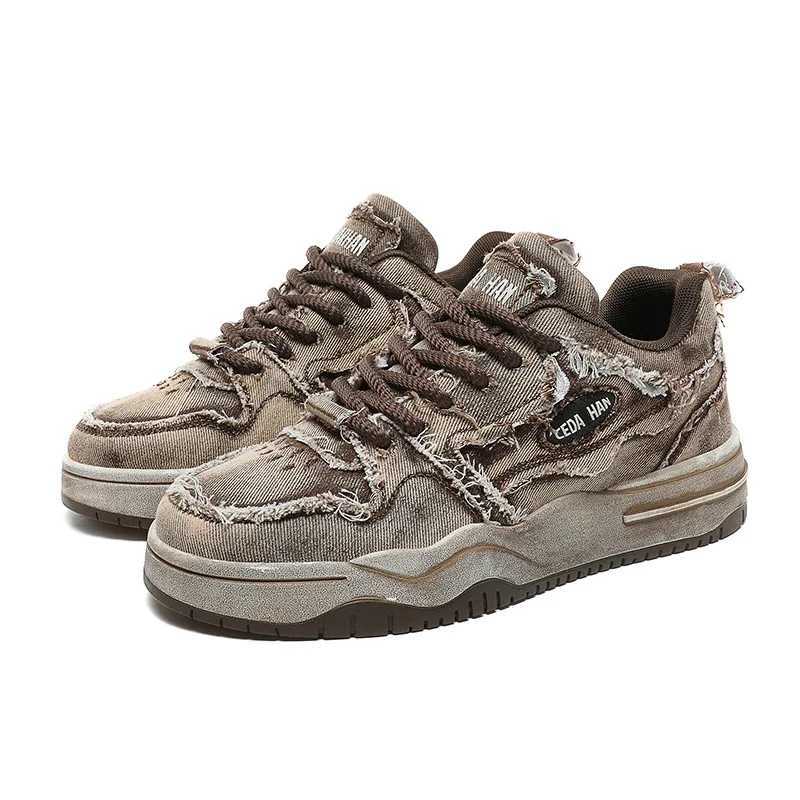 Mens Personalized Cowboy Retro Fashion Skateboarding Shoes Mens Sports Shoes Couple Outdoor Sports Shoes and Casual Shoes Y250320