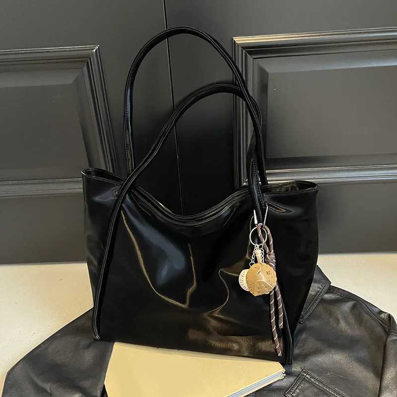 Black large capacity womens 2024 new simple soft leather shoulder bag womens handbag Y250320