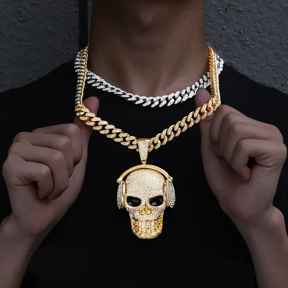 High Quality Creative skull Pendant Necklace Match Smooth Cuban Link Chain Bling Jewelry Gift Party For Men and Women 250313