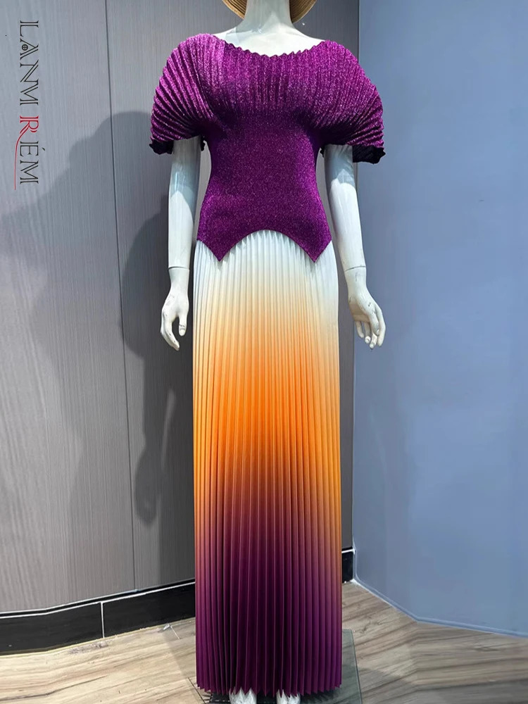 LANMREM Pleated 2 Pieces Set Women Fashion V Neck Short Batwing Sleeves Irregular Hem T-shirt Gradient Color Skirt 2DC1505 250320