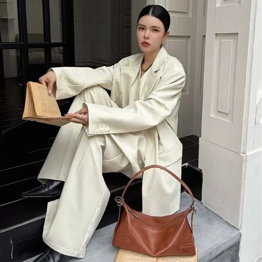 Retro Oil Wax Cow Leather Women Hobo Tote Glossy Easy To Clean Cowskin Female Single Shoulder Bag High-End Ladies Handbag Brown