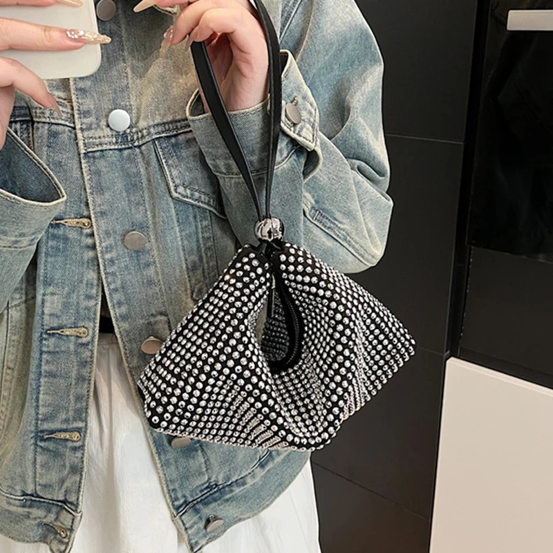 Clutch Banquet Bag for Women Summer New Luxury Shiny Diamond One Shoulder Underarm Bags Temperament Personality Party Handbags R250321