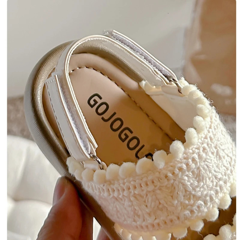 Girls Sandals 2025 Summer Straight Strap Casual Antislippery Children Students Retro Beach Kids Shoes for Girl 250304