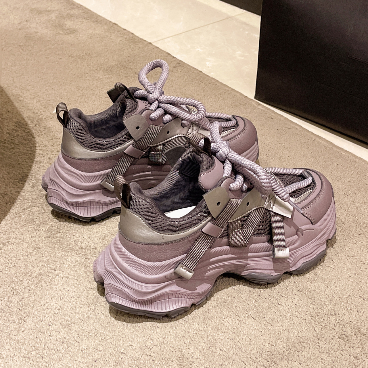 2025 new women's sports mesh breathable designer fashionable and popular height increasing thick soled shoes