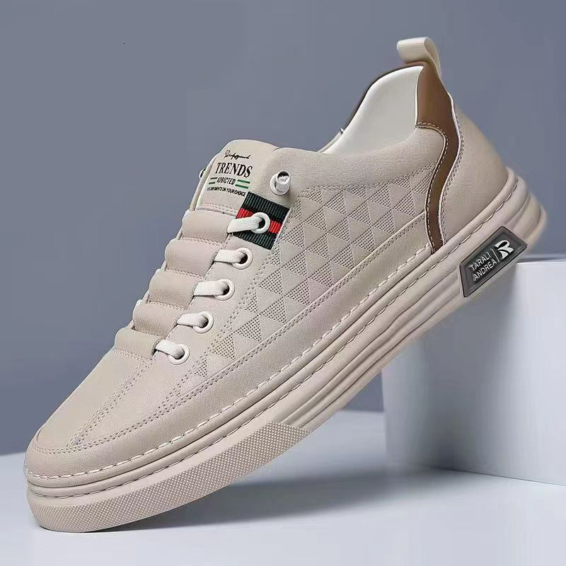 2025 Designer fashionable casual shoes Men's new leather shoes, casual board shoes, white shoes, no tying shoelaces, one foot peda