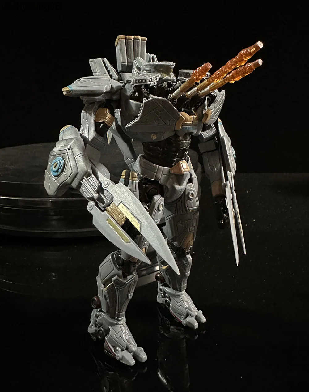 Action Toy Figures New movie Pacific Rim Forward Eureka Action Picture PVC Joint Mobility Model Statue Desktop Decoration Toy Doll Series GiftY250321R