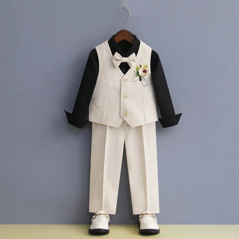 Childrens Formal Beige Suit Set Boys Wedding Dresses Babys First Birthday Performance Host Costume Kids Blazer Pants Bowtie 250320bj
