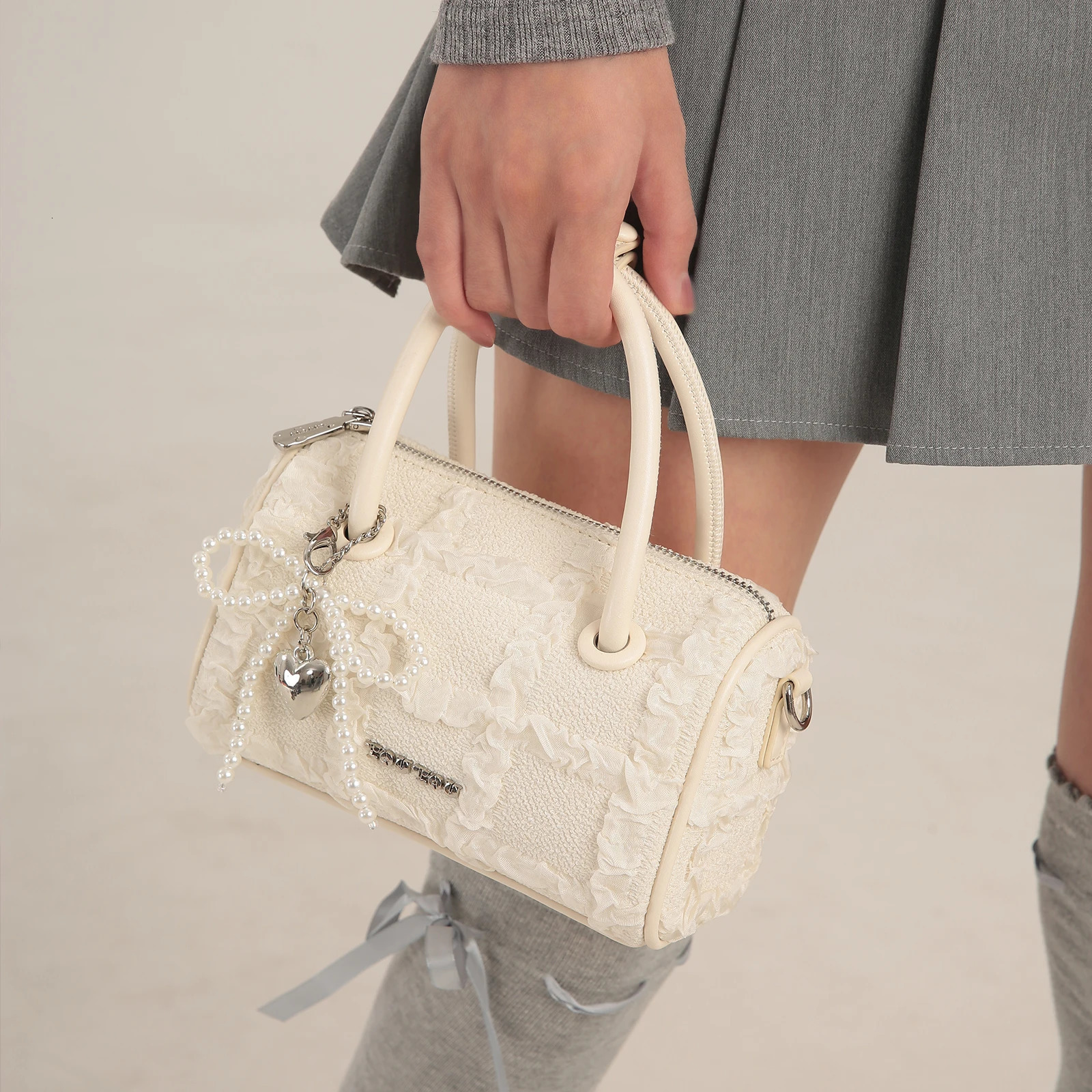Versatile High End Boston Bag Trendy Quilted Jacquard Bowling with Knot and Heart Charm Cute Handbag Crossbody 250320