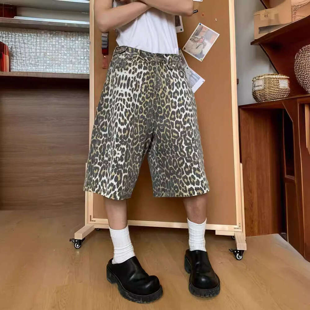 American leopard print camouflage printed denim shorts with straight design for men and women, wide leg cropped pants