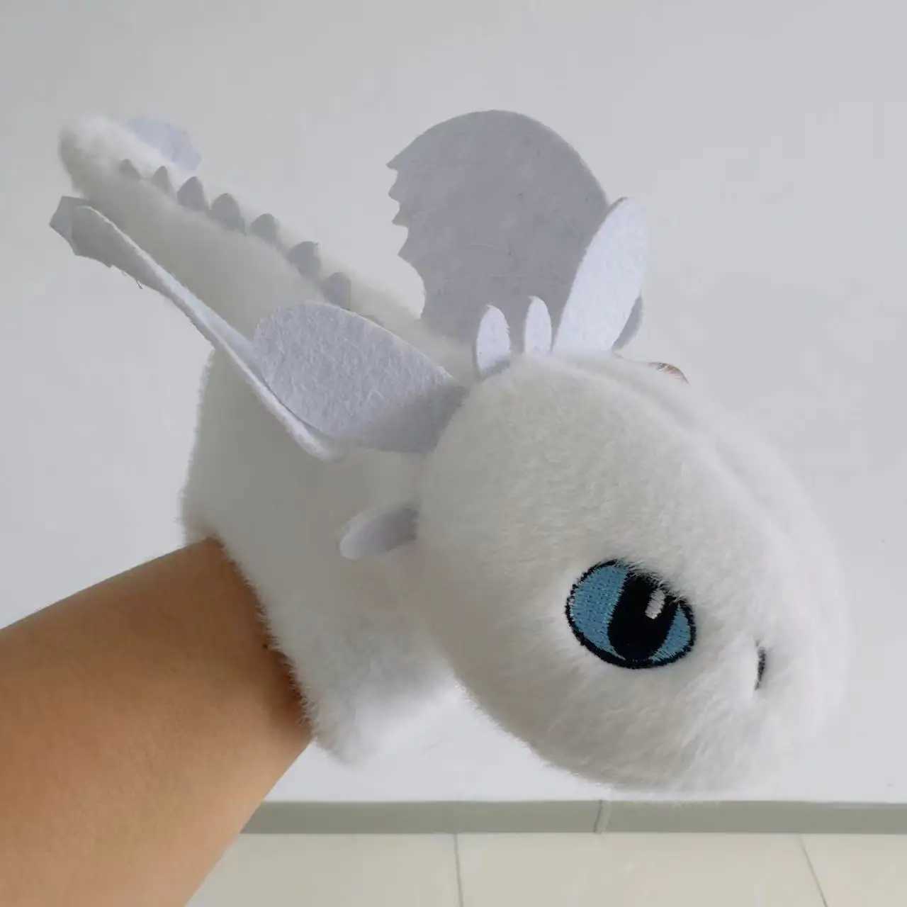23cm Plush How to Train Your Dragon Toys Kawaii White Black Dinosaurs Animal Stuffed Plush Doll Wrist Band Plush Toys Boys Gifts X250322