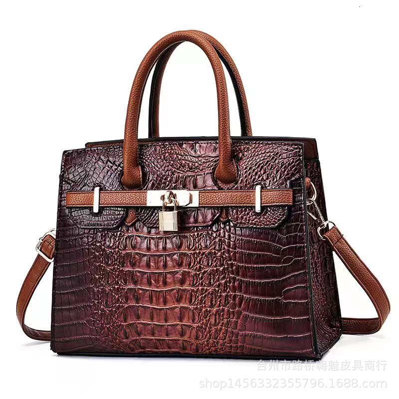 Women's Versatile Bag 2025 New Trendy Autumn and Winter Fashion Middle aged Women Large Capacity Mom Handbag