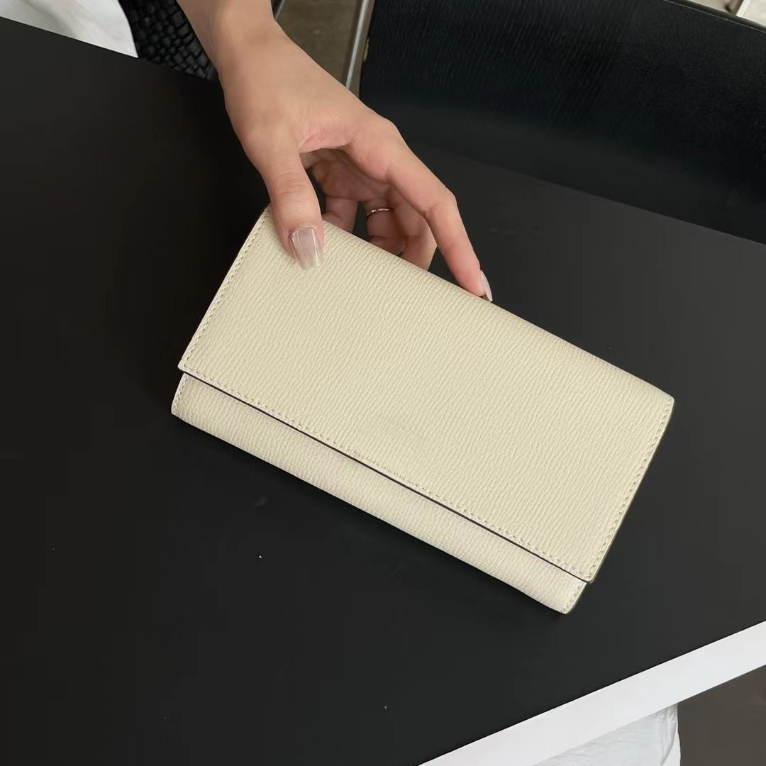 2025 New Genuine Leather Long Wallet with Two Fold Handheld Fashionable Hollow Flower Pattern Block shaped Wallet Designer Women's Color blocked 