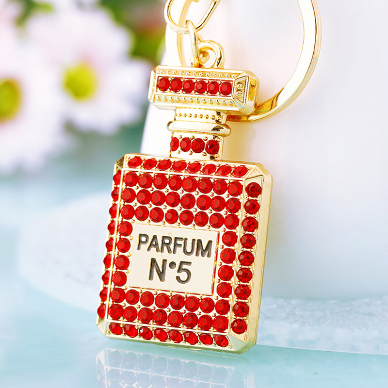 Chic Women's Keychain Featuring Diamond-Covered Perfume Bottle Design Stylish Metal Bag Accent