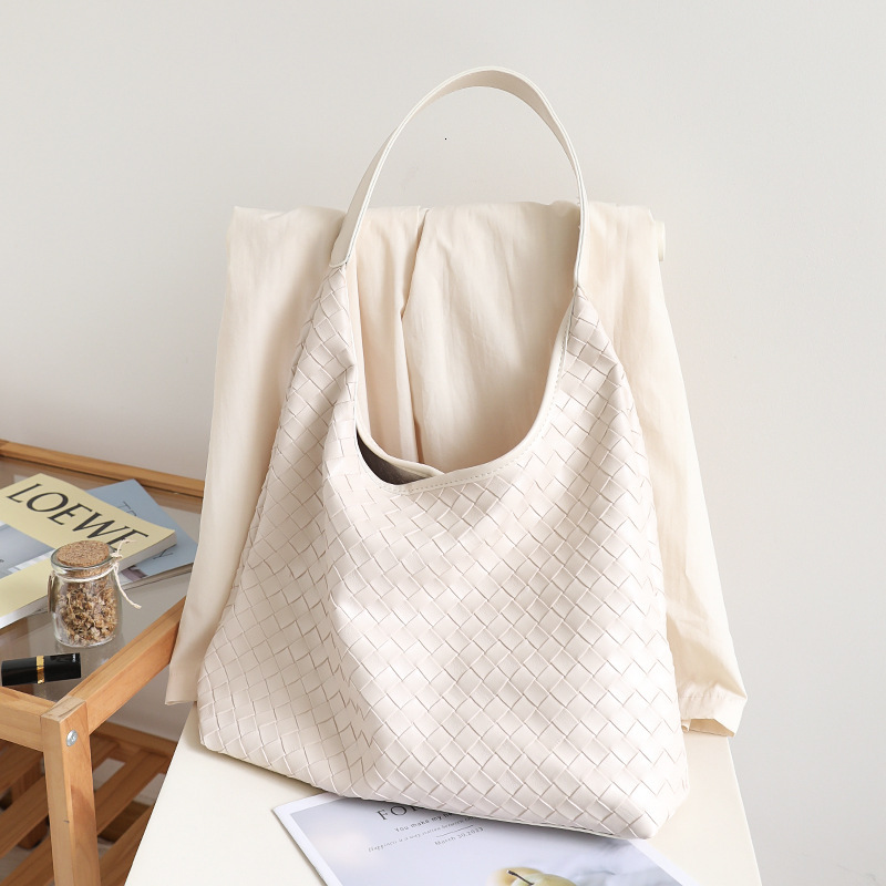 Korean Casual Large Capacity Tote Women's Textured Soft Leather Single Shoulder Armpit Bag, Niche Versatile Woven Mother And Child Bag Trend