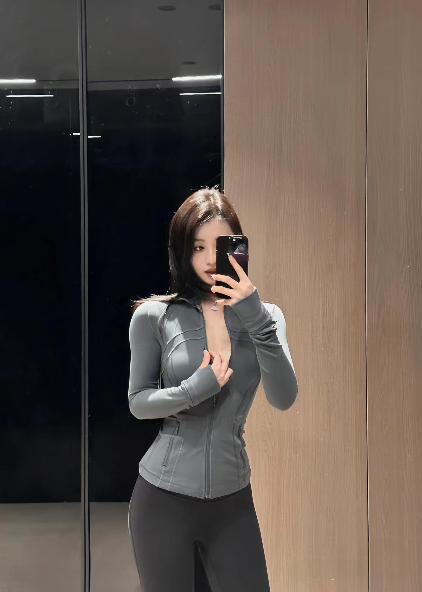 2025 Ladies' designer style Yoga Jacket cropped lycra fabric Comfortable smooth Sweat absorption and quick drying pants