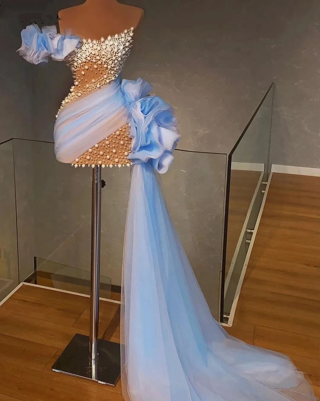 Designer Mini Evening Dresses Sheer Neck One Shoulder Gown See Through Pearls Beaded Ruffles Sweep Train Dress Party Customized