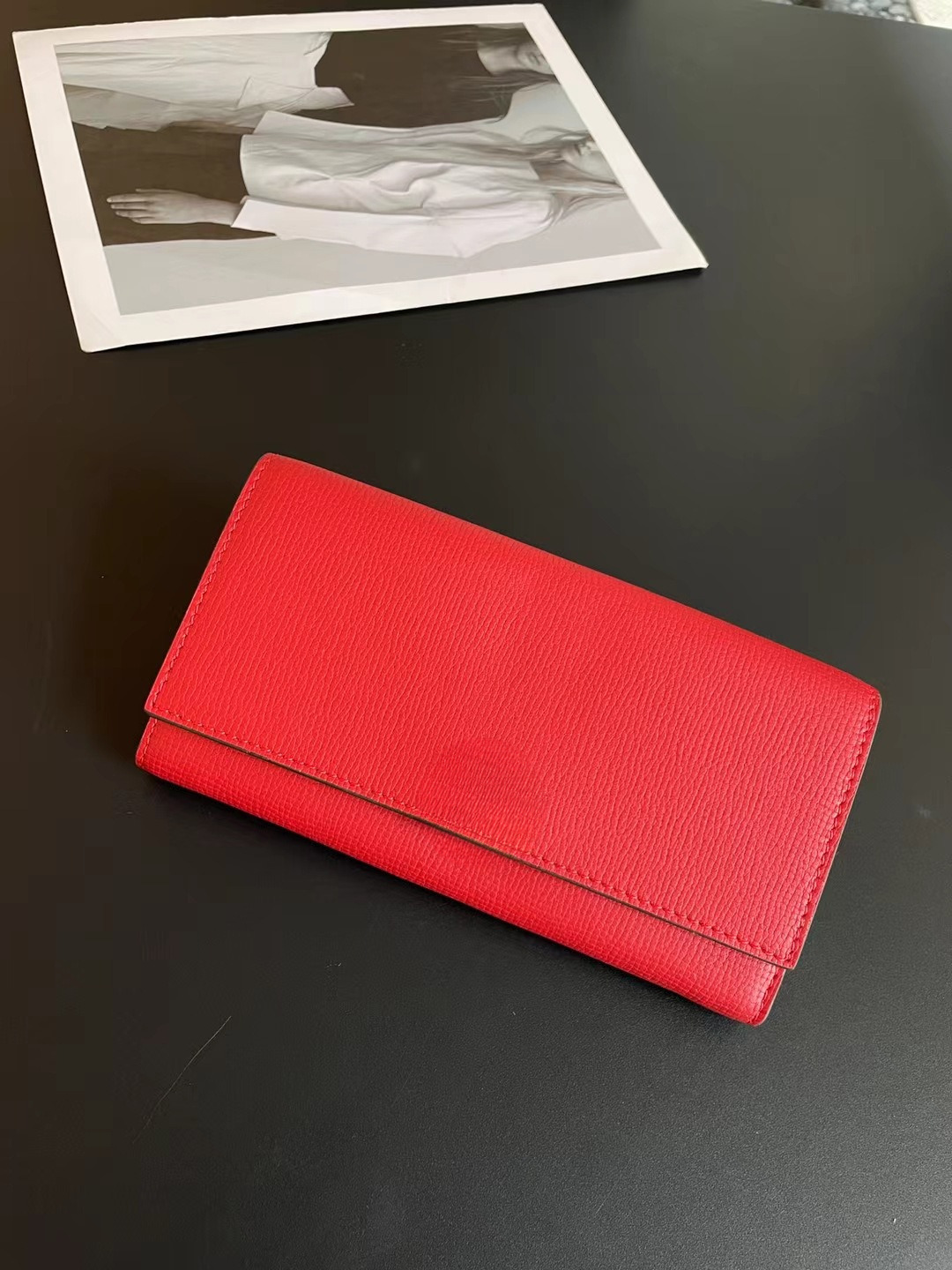 2025 New Genuine Leather Long Wallet with Two Fold Handheld Fashionable Hollow Flower Pattern Block shaped Wallet Designer Women's Color blocked 