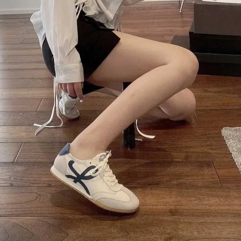 womens flat bottomed casual lightweight classic running shoes vulcanized walking shoes female outdoor Z250321