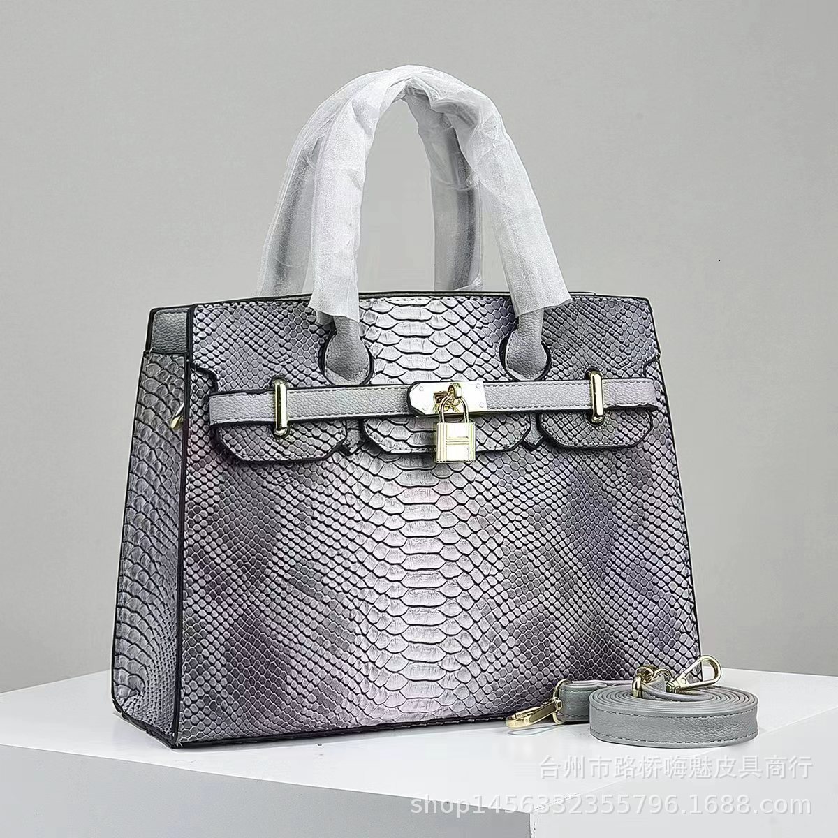 2025 New Snake Pattern Capacity Single Shoulder Crossbody High end Western Versatile Women's Big Bag