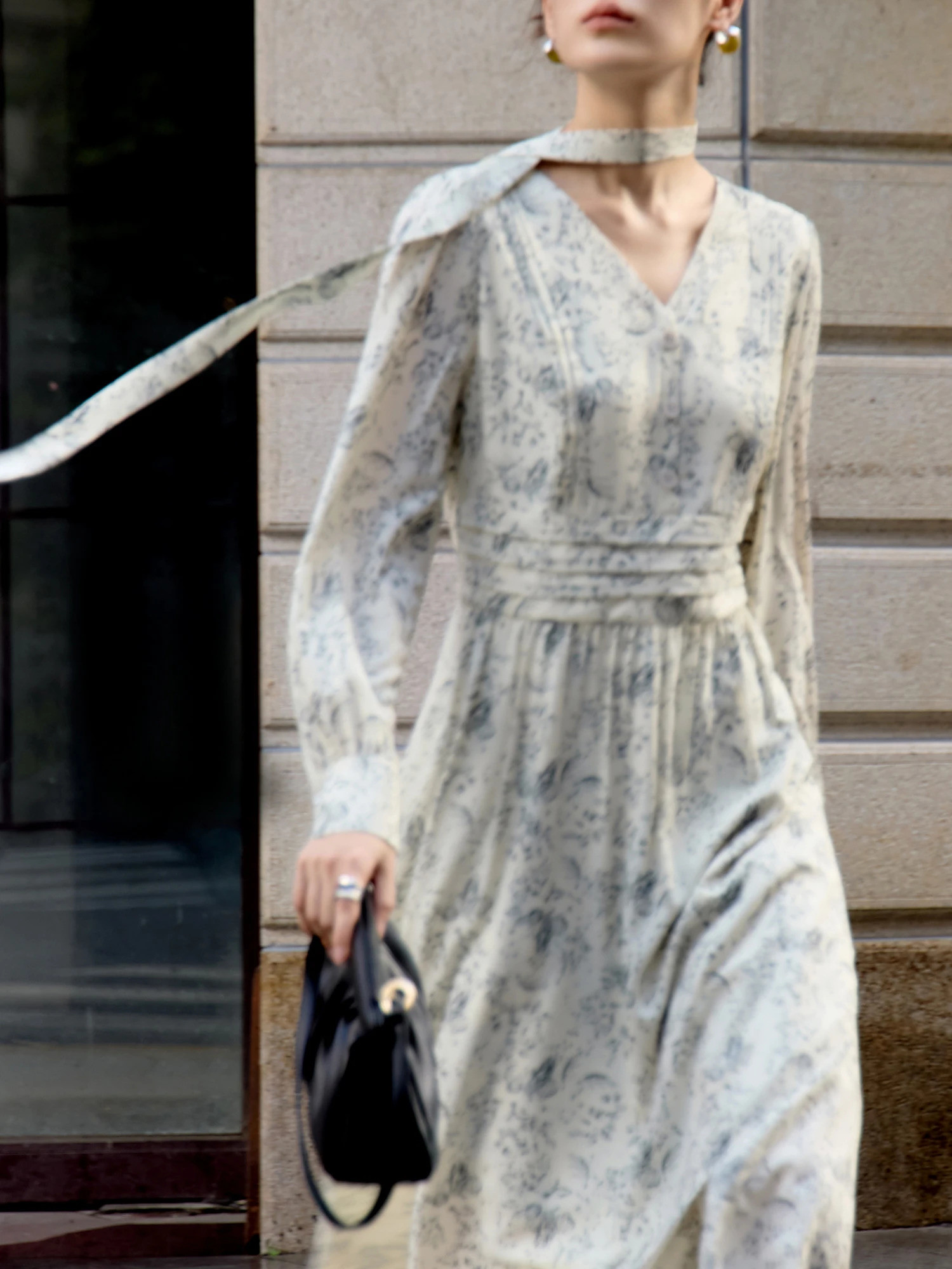 DUSHU Womens Ribbon Decorated Pleated Printed Dress Autumn Classic V-neck Elegant Long Dress 24DS83319 250322