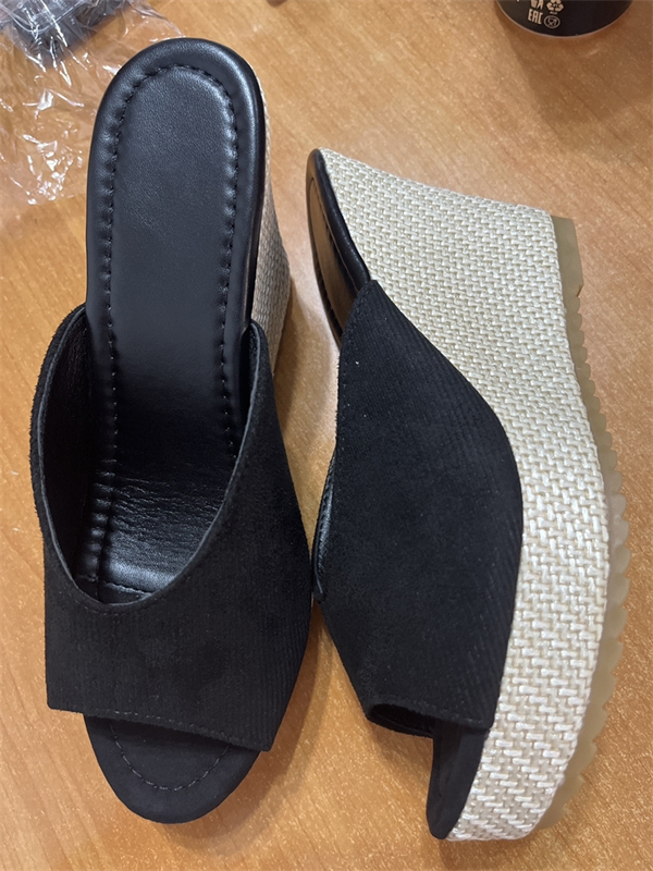 free shipping 2025 new Slippers designer Thick base height increase Slope and hemp rope Peep Toe sandals for women black