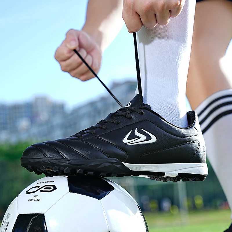 Professional Black Men Soccer Shoes Adult Kids Football Sneakers Indoor Futsal Shoes Ultralight Non-Slip Sport Footboot Boots Z250321